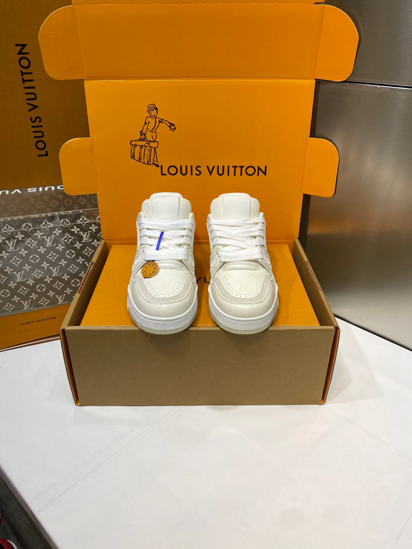 Women's Sneakers LOUIS VUITTON 17969033