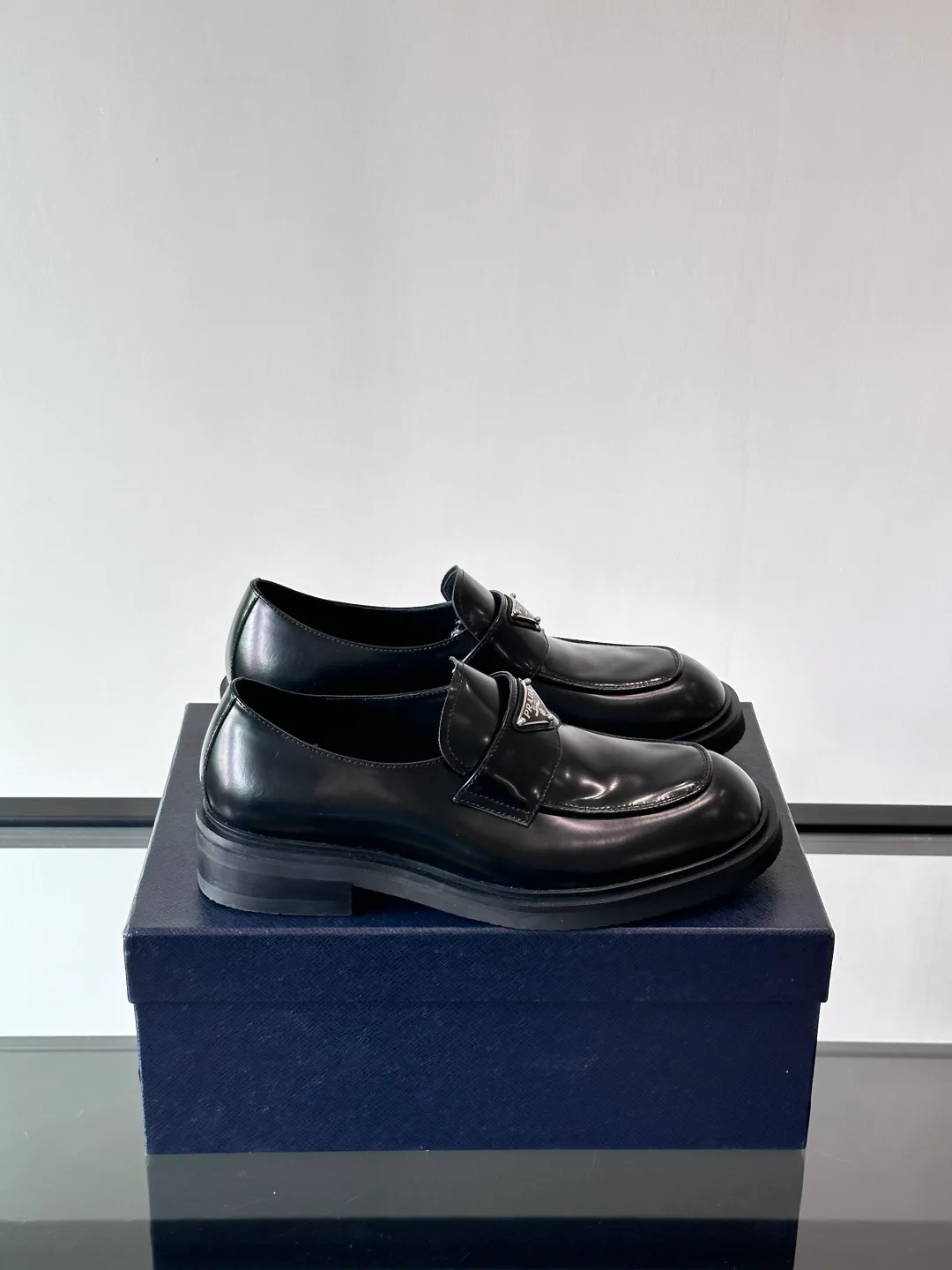 Men's Loafers And Dress Shoes PRADA 17715978