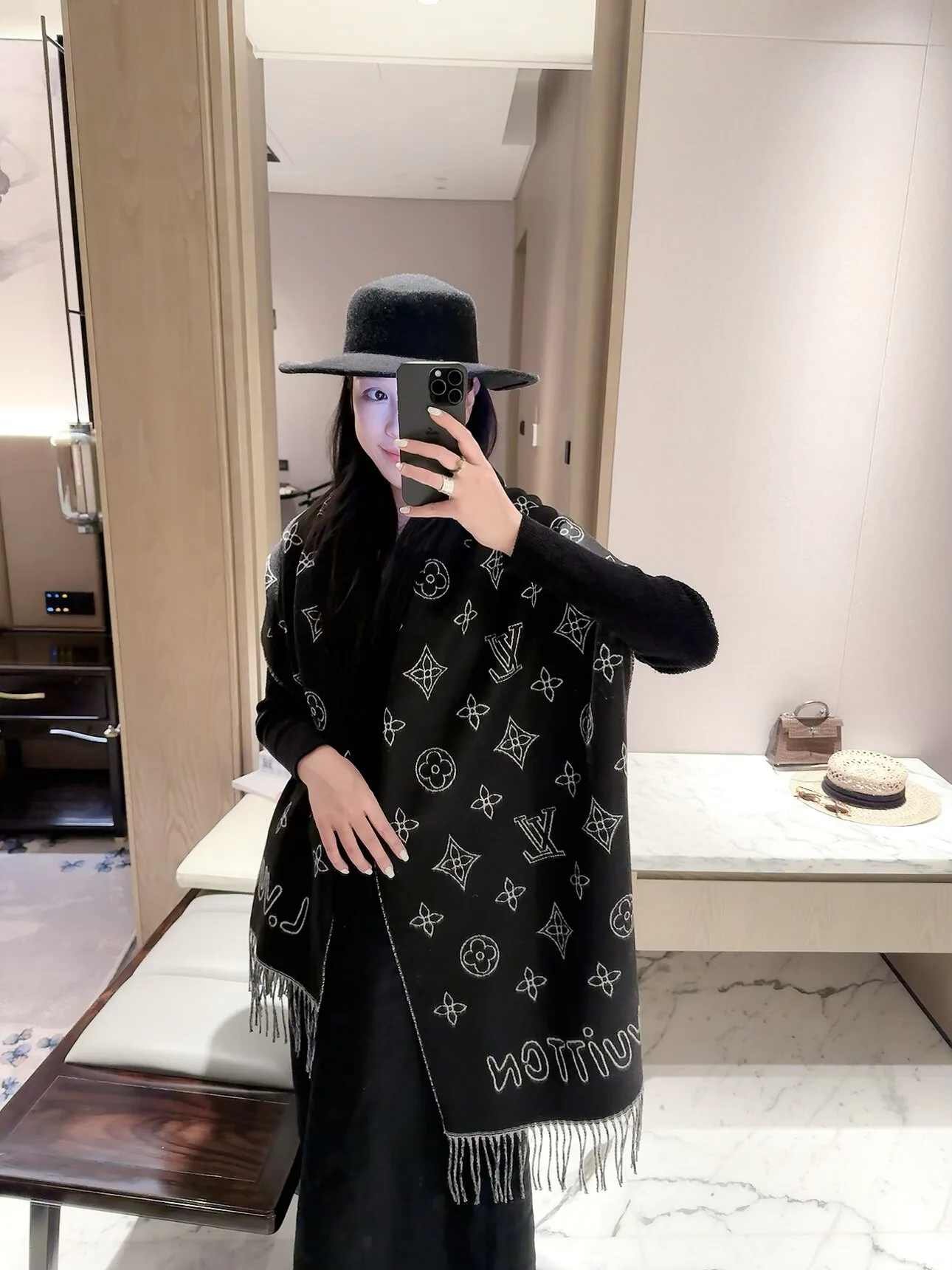 Scarves LOUIS VUITTON 18377556