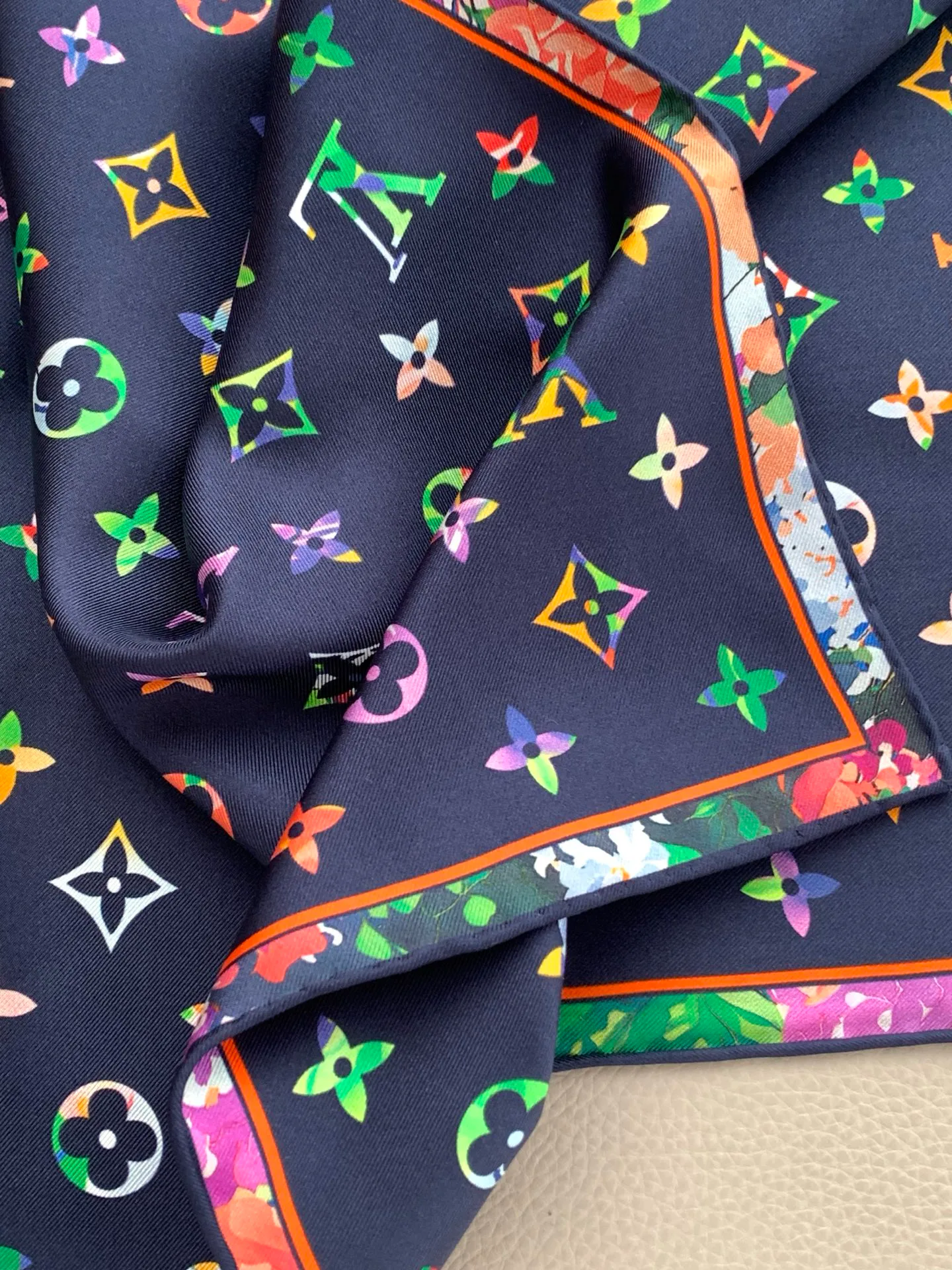 Silk Scarves LOUIS VUITTON 18476595