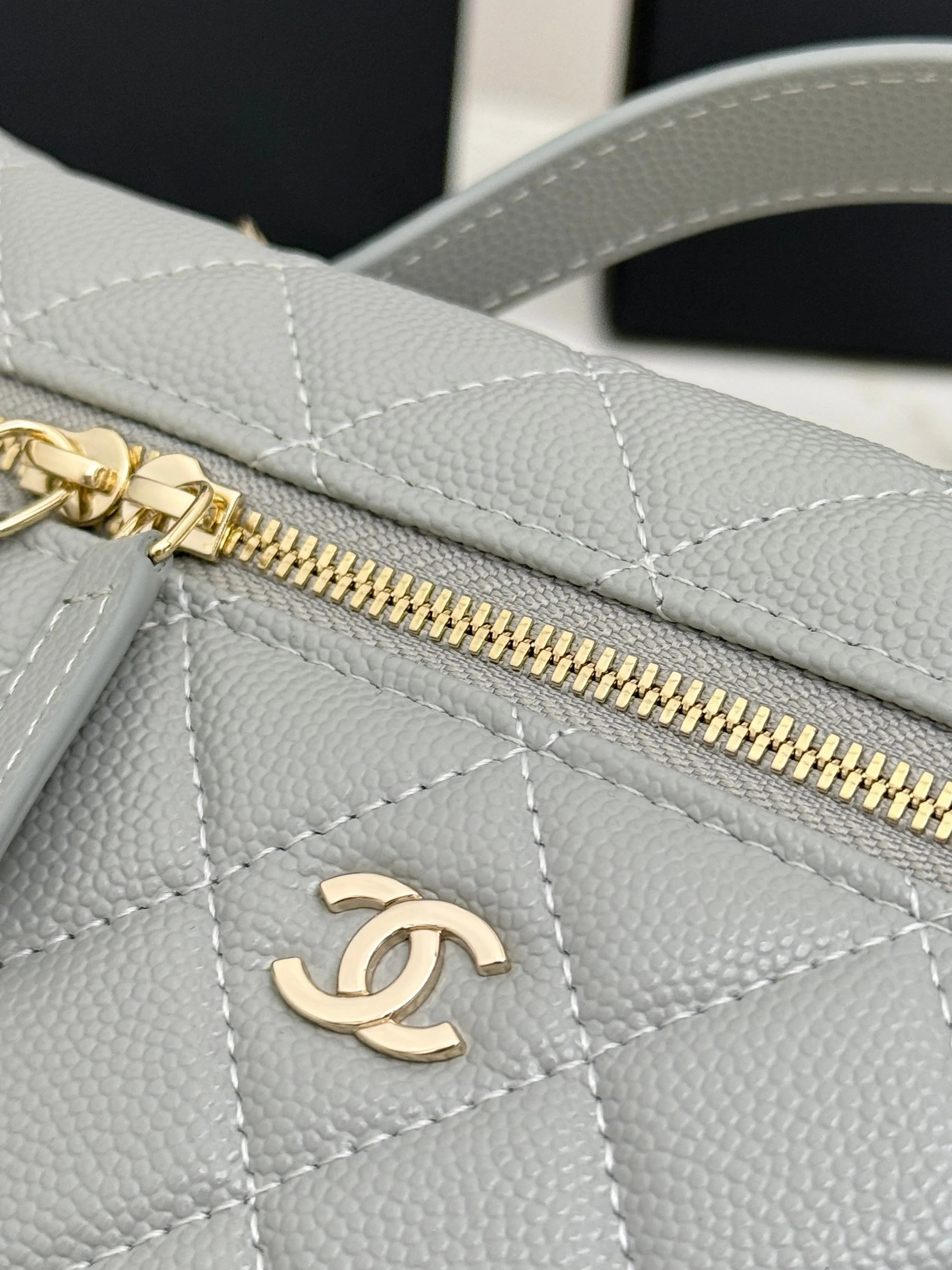 Women's Classic Handbags CHANEL 17949111