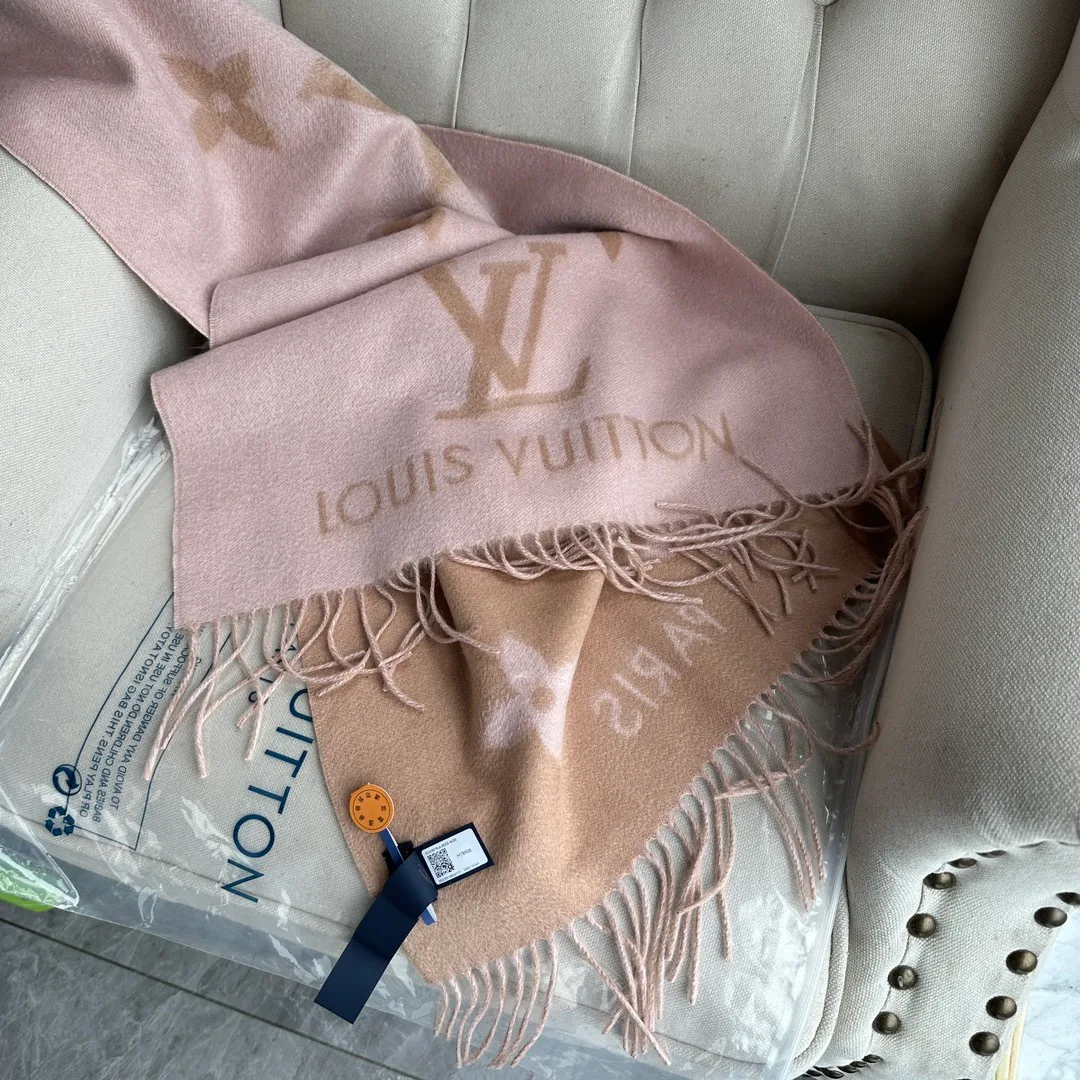 Scarves LOUIS VUITTON 18141173