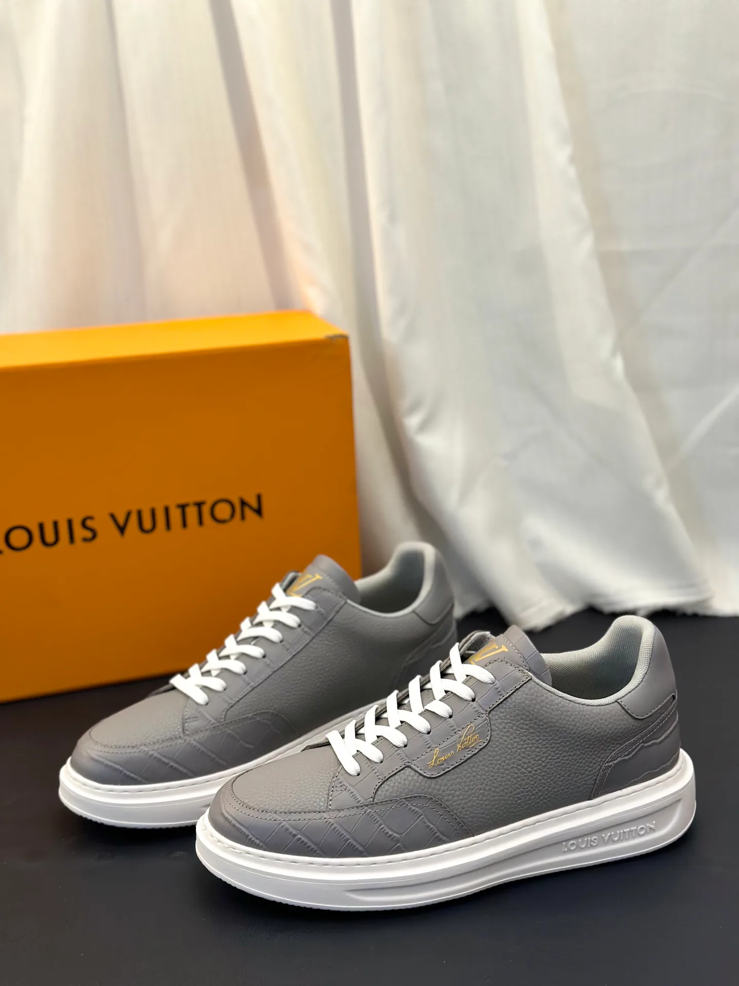 Кроссовки Мужские Louis Vuitton 18586724