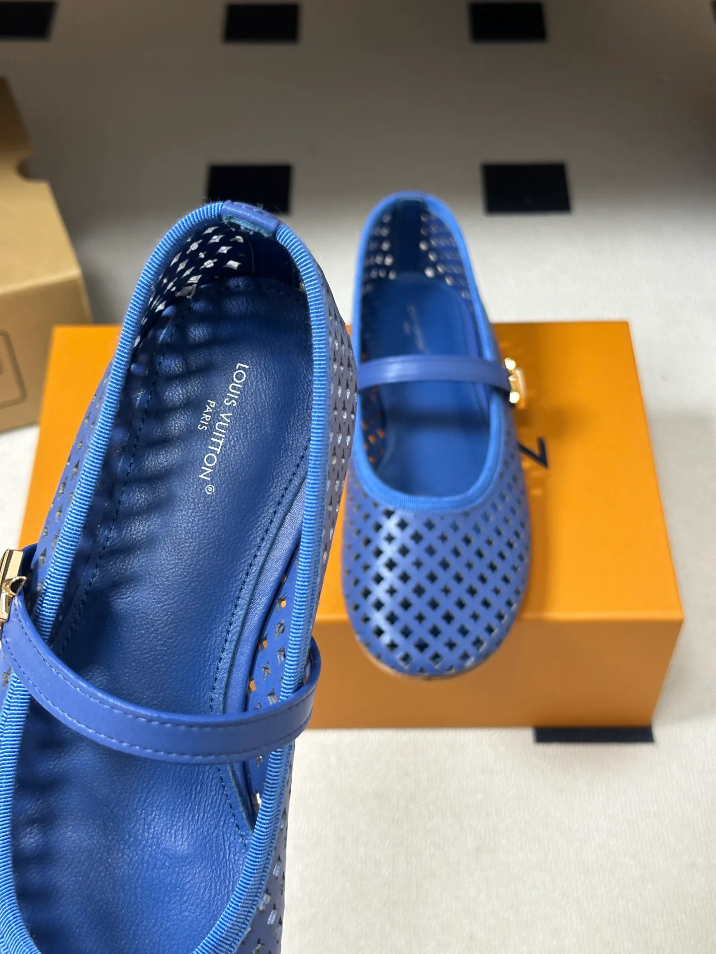 Women's Ballet Flats LOUIS VUITTON 17768176