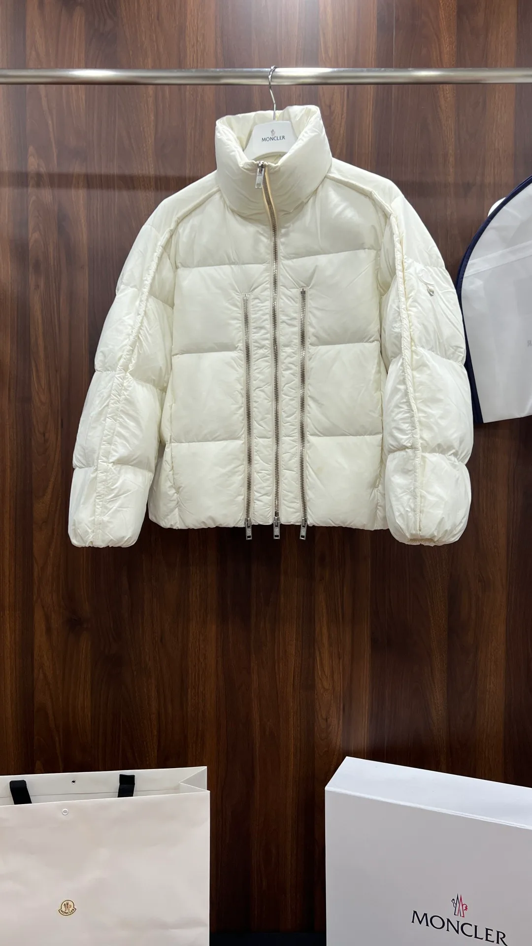 Women's Jackets And Down Jackets MONCLER 18127862