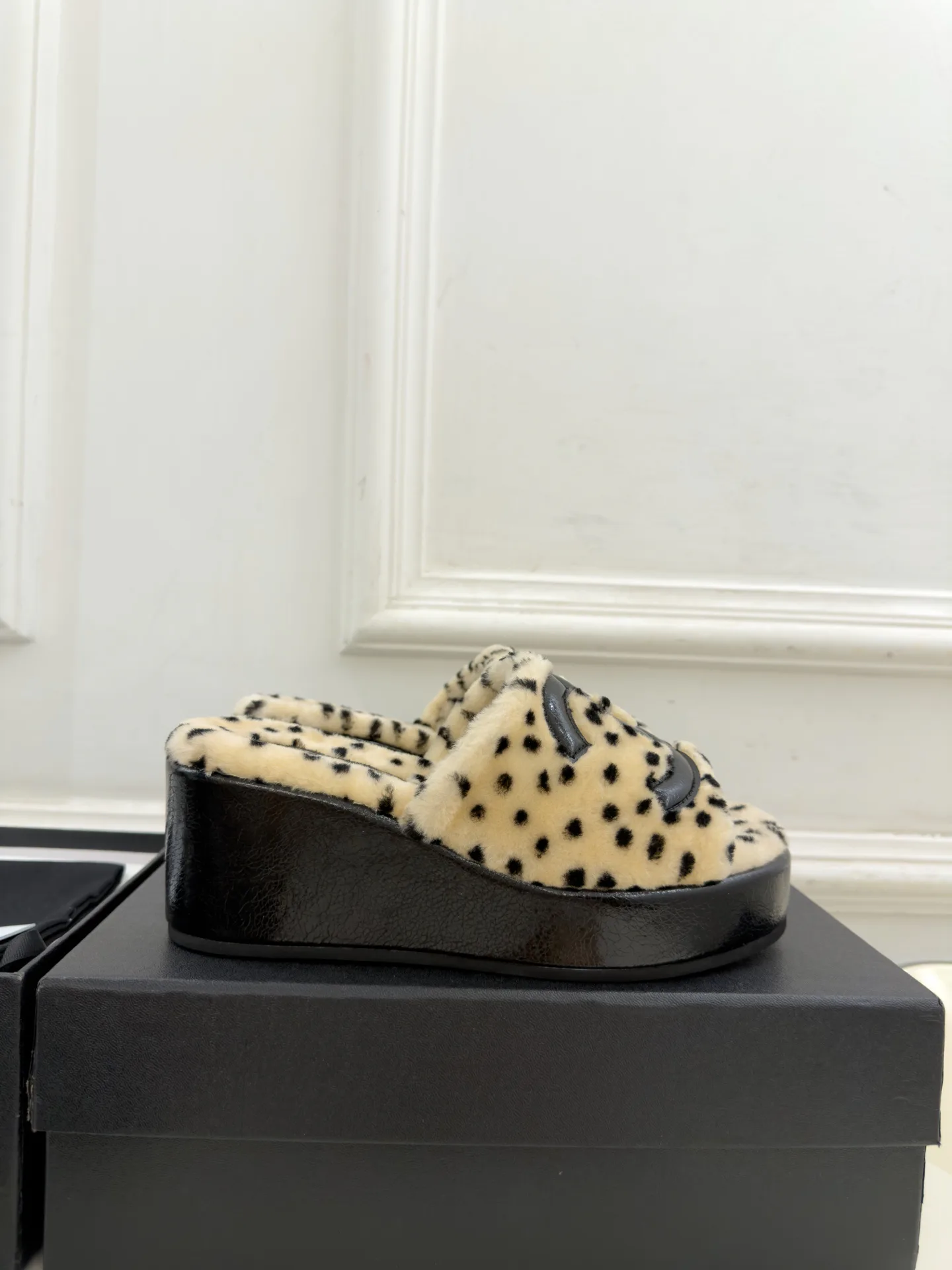 Women's Slippers CHANEL 18346889