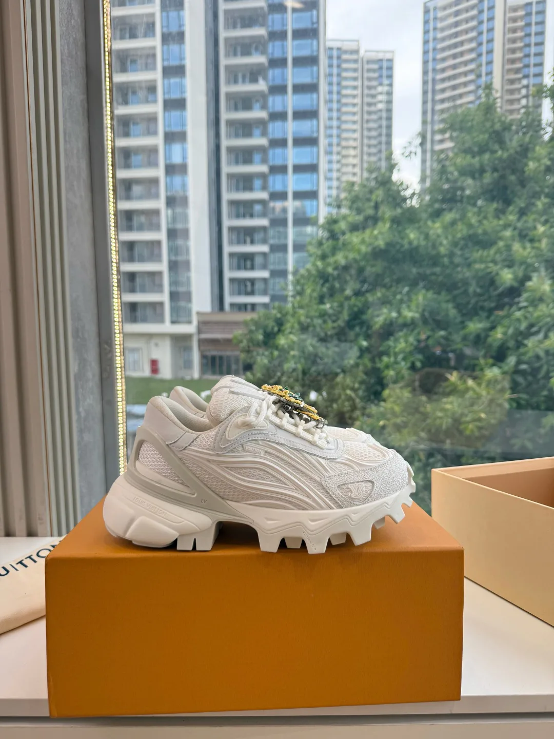 Women's Sneakers LOUIS VUITTON 18053491
