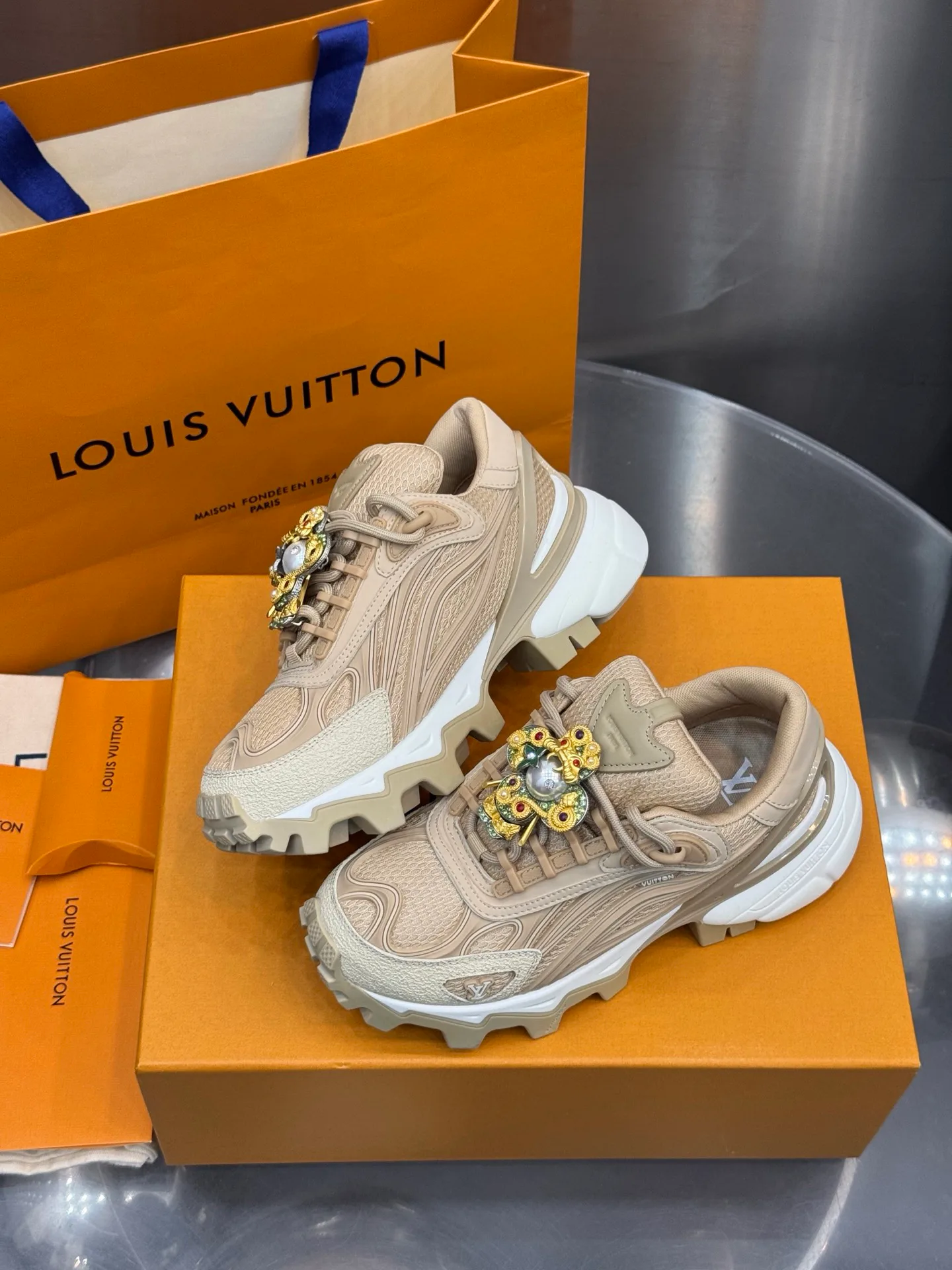 Women's Sneakers LOUIS VUITTON 18202598