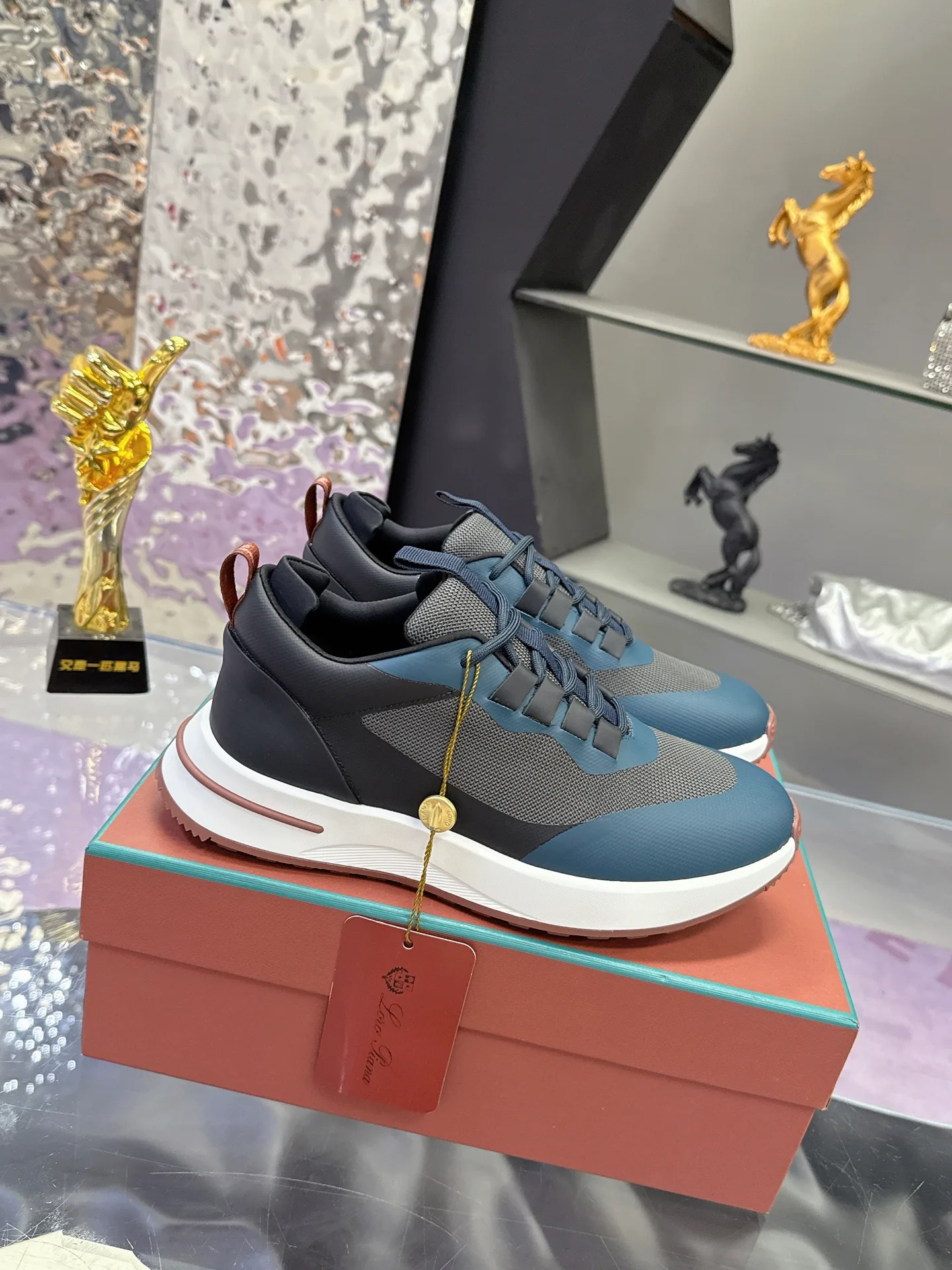 Men's Sneakers LORO PIANA 17368559