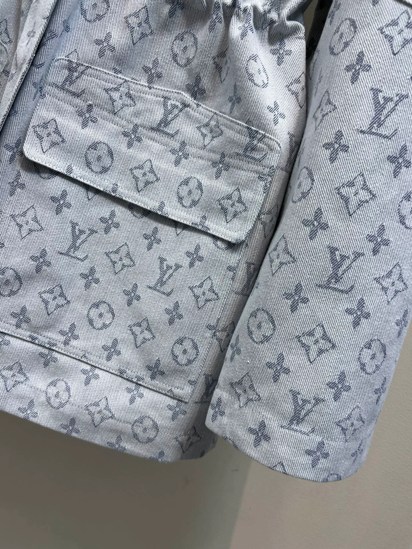 Куртки И Пуховики Женские Louis Vuitton 18605971
