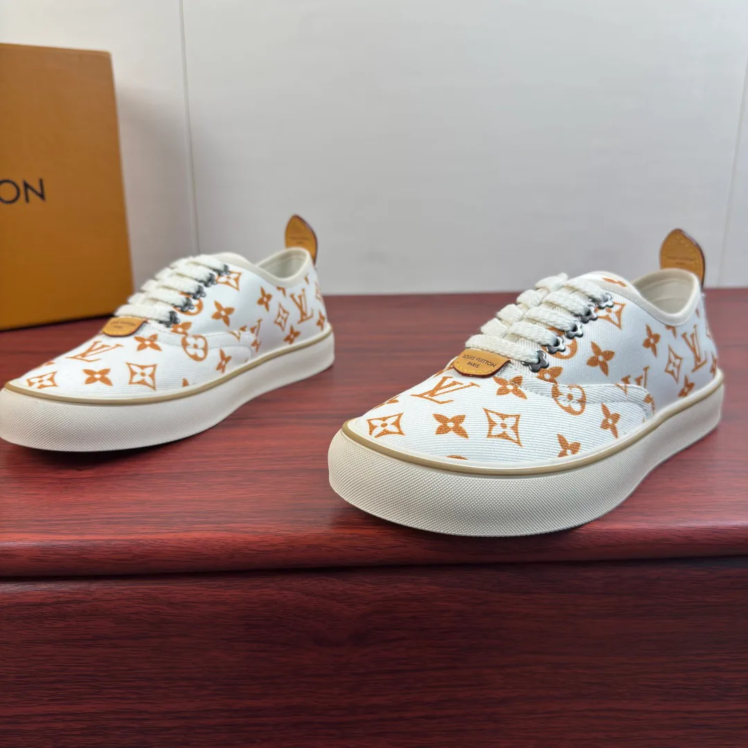 Men's Sneakers LOUIS VUITTON 18100539