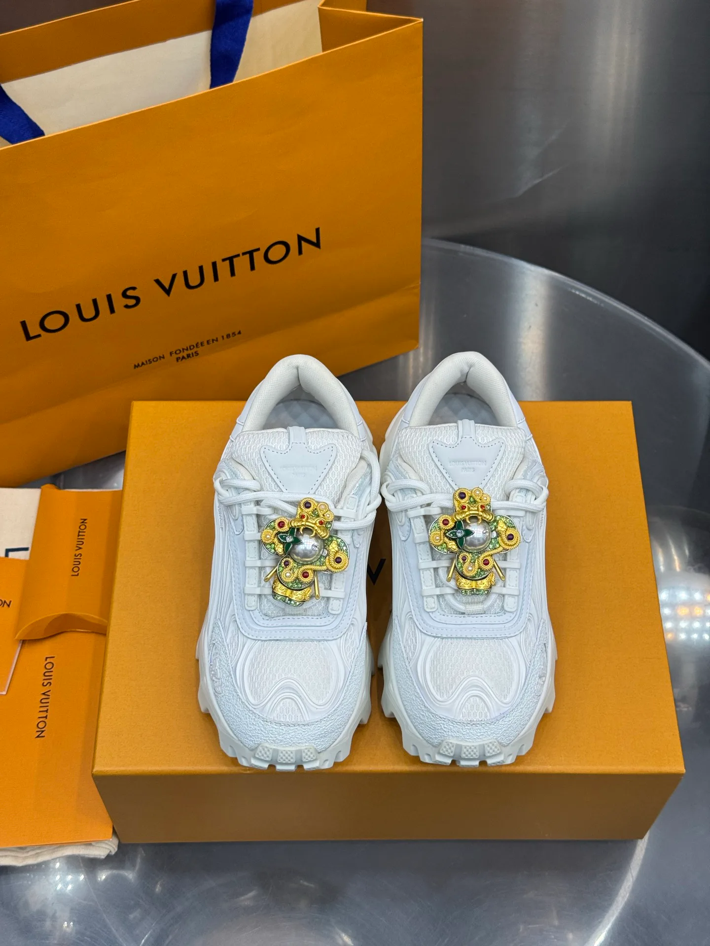 Women's Sneakers LOUIS VUITTON 18202601