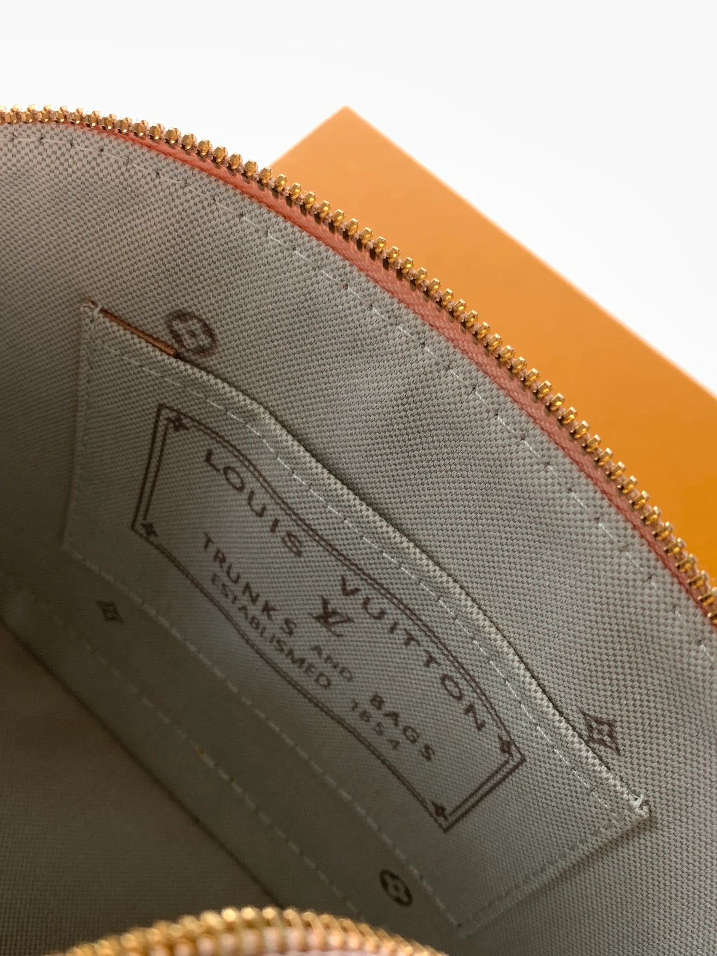 Women's Classic Handbags LOUIS VUITTON 17483342