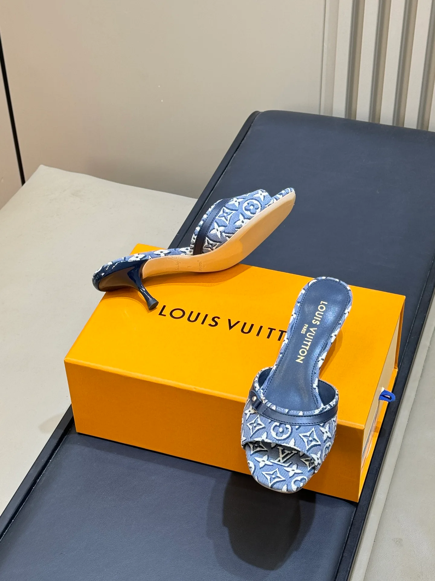 Women's Open-Toe Sandals LOUIS VUITTON 18073177