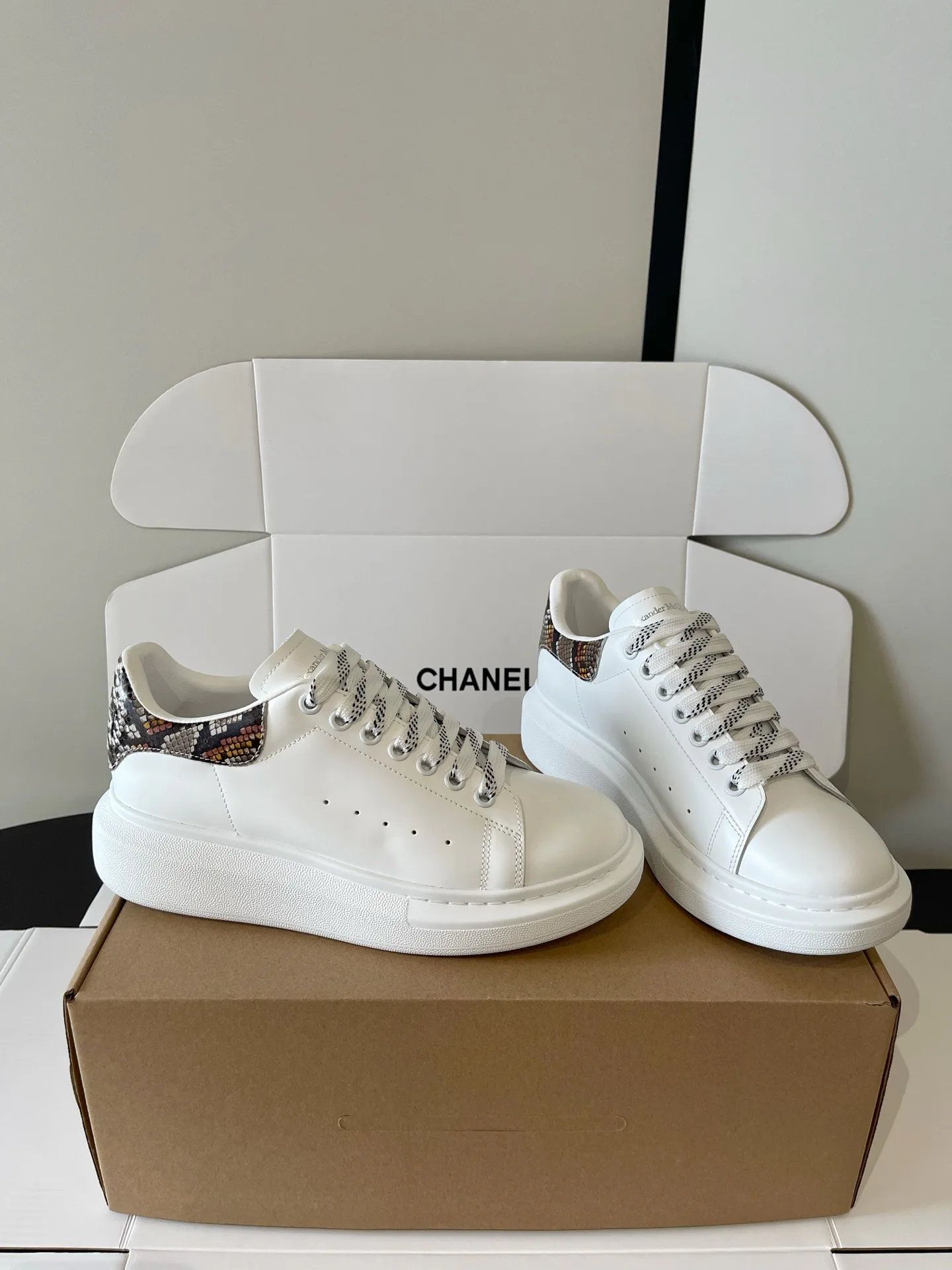 Women's Sneakers ALEXANDER MCQUEEN 18092485