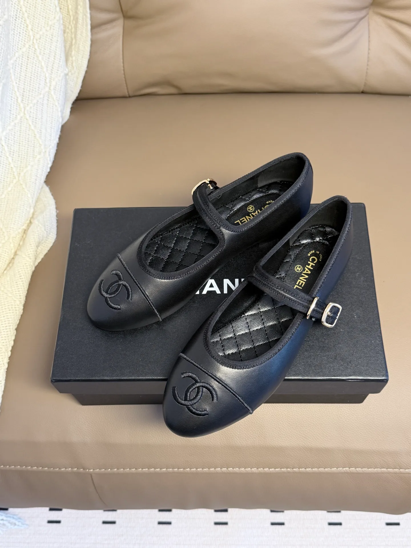 Women's Ballet Flats CHANEL 17880129