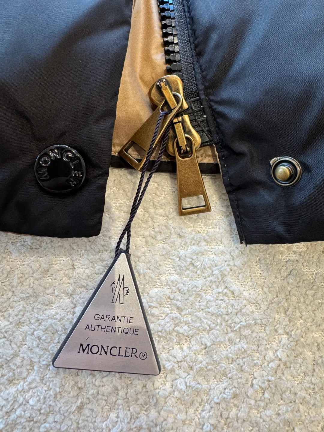 Women's Jackets And Down Jackets MONCLER 18189304