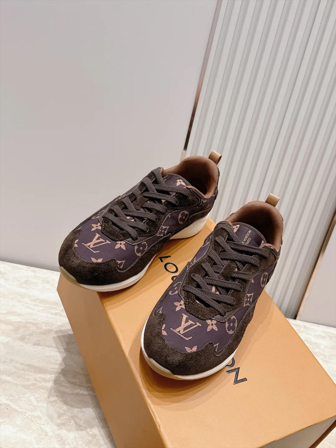 Men's Sneakers LOUIS VUITTON 17946644