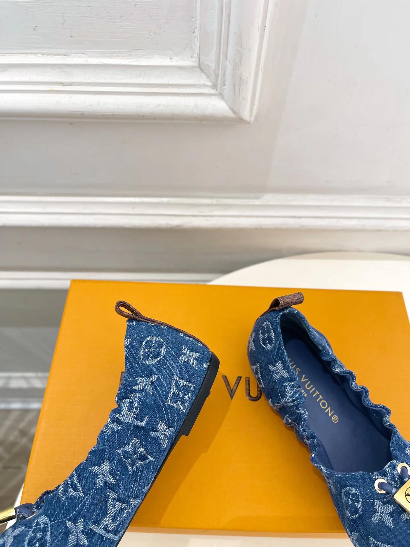 Women's Ballet Flats LOUIS VUITTON 17646560