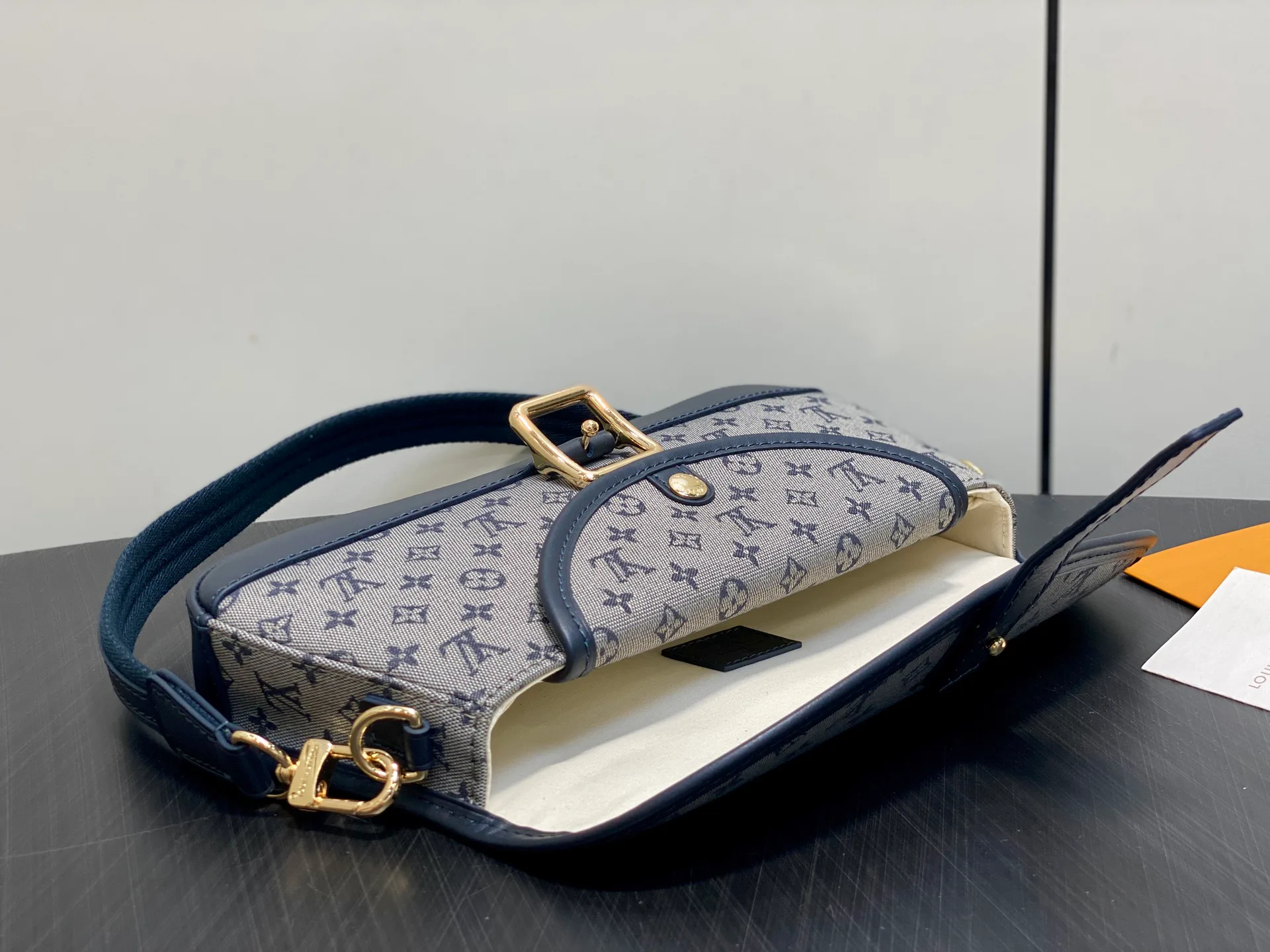 Women's Classic Handbags LOUIS VUITTON 17838909