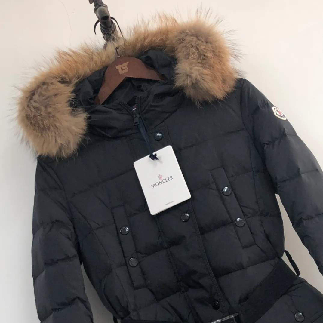 Women's Jackets And Down Jackets MONCLER 18188704