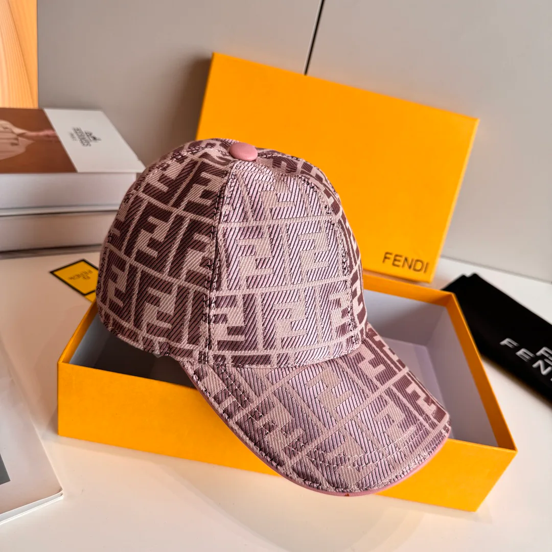 Hats FENDI 18347035