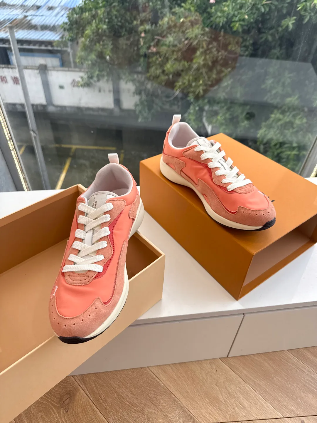 Women's Sneakers LOUIS VUITTON 18053500