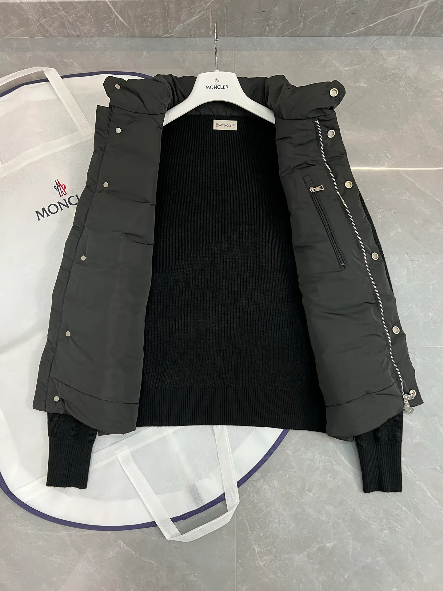 Куртки И Пуховики Женские Moncler 18599839