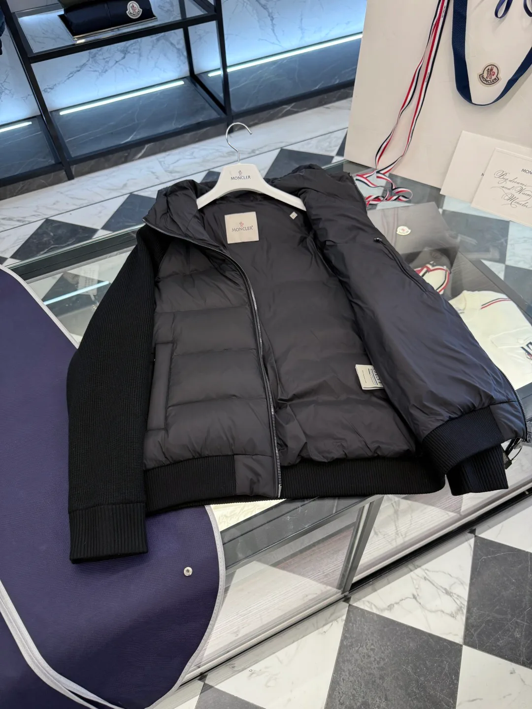 Women's Jackets And Down Jackets MONCLER 18007613