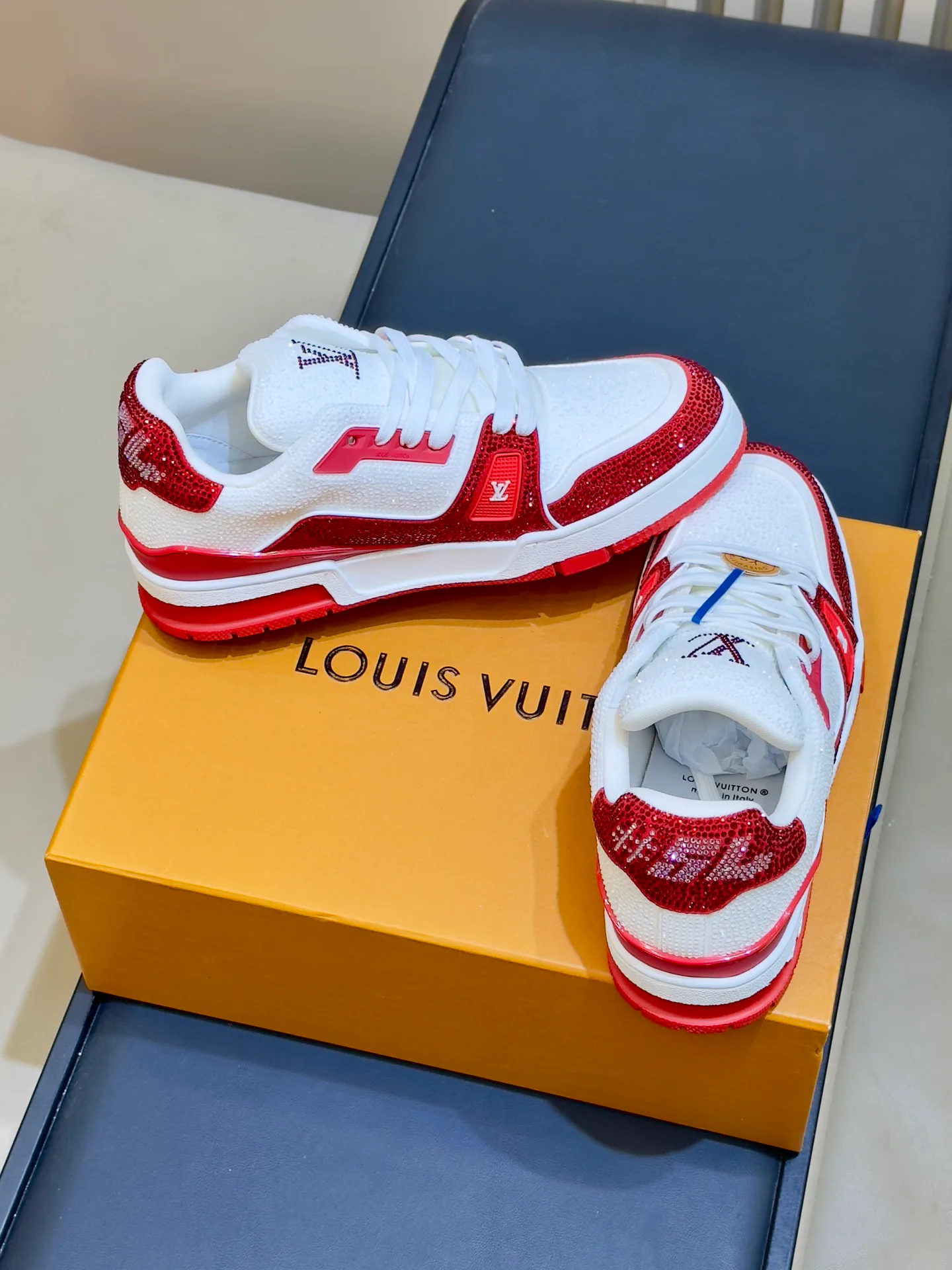Women's Sneakers LOUIS VUITTON 18073559