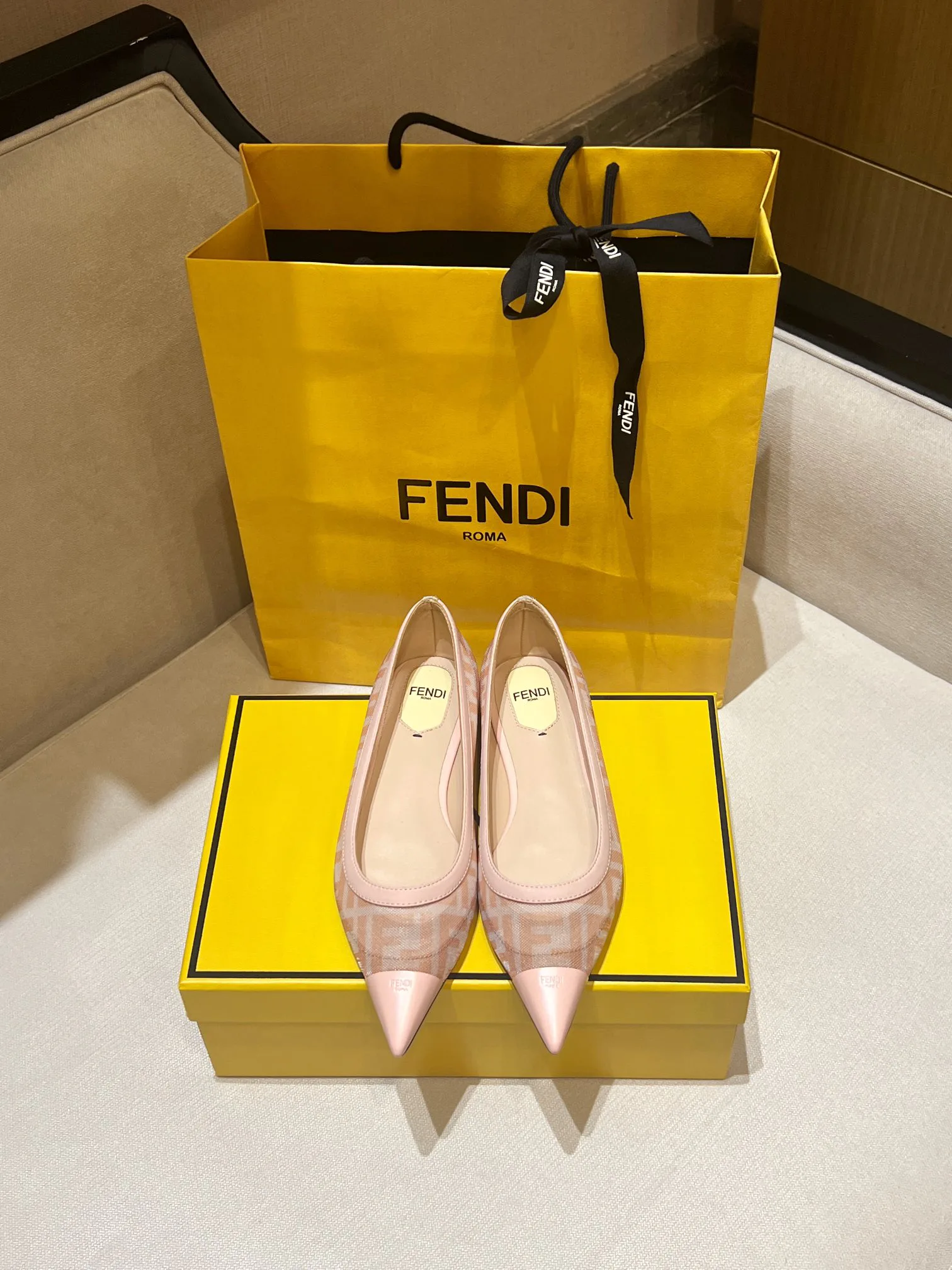 Women's Ballet Flats FENDI 17392022
