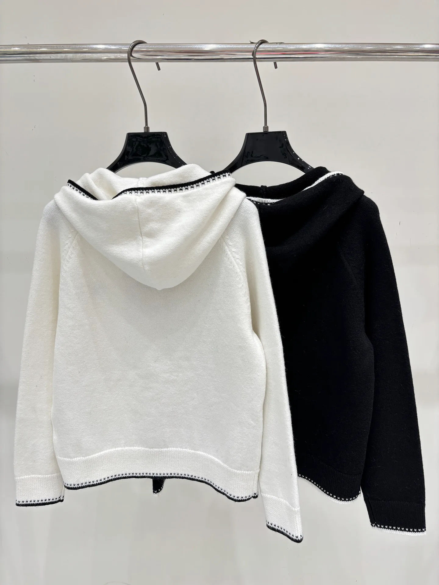 Women's Jumpers And Sweaters CHANEL 18032622