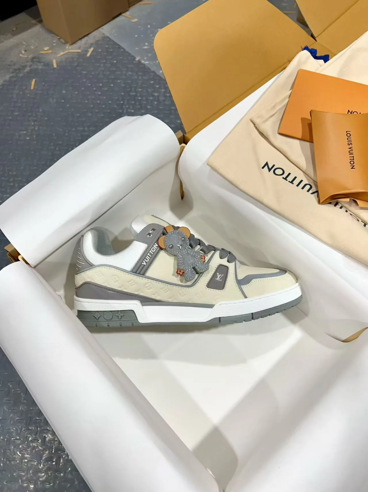 Men's Sneakers LOUIS VUITTON 18170754