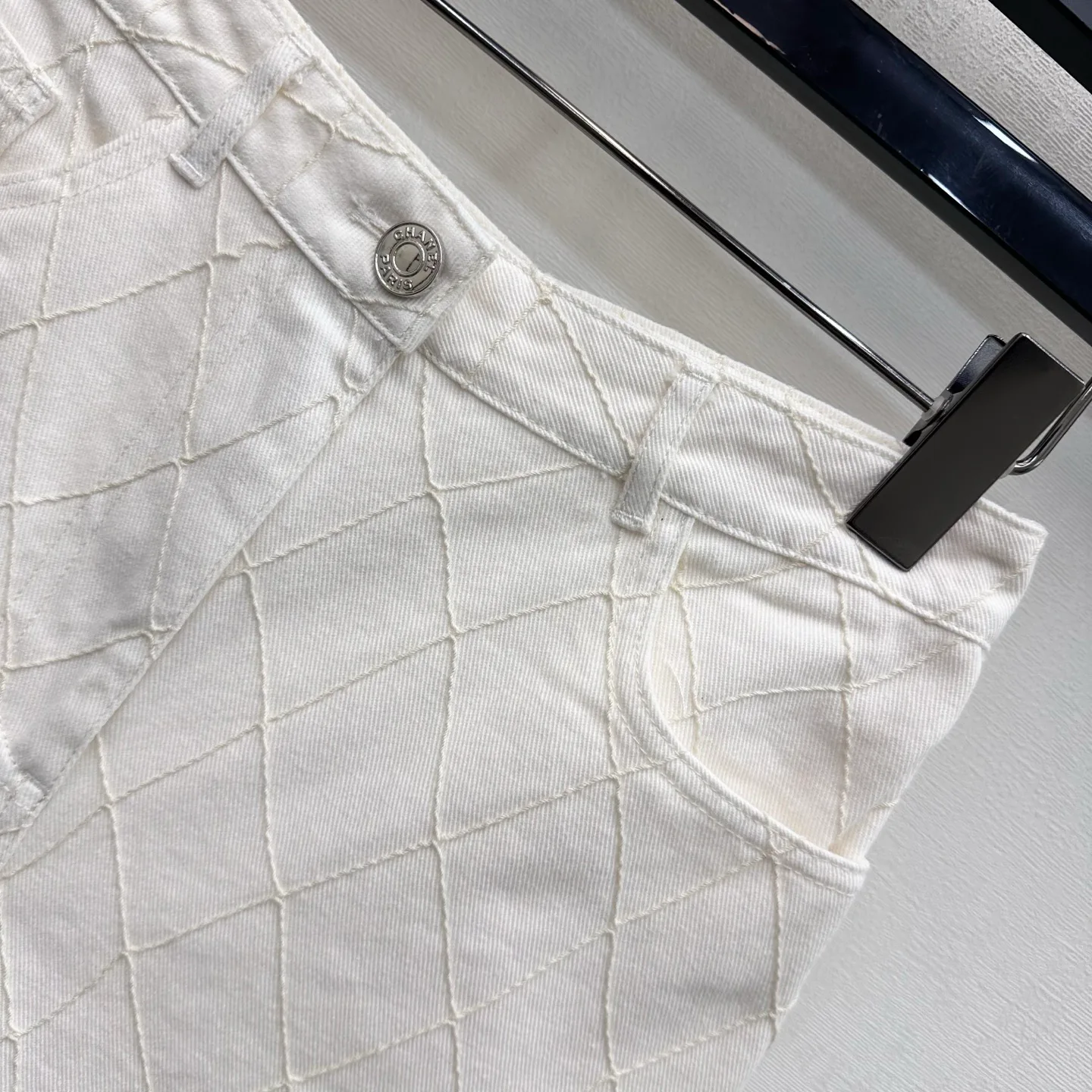 Women's Shorts CHANEL 17737786