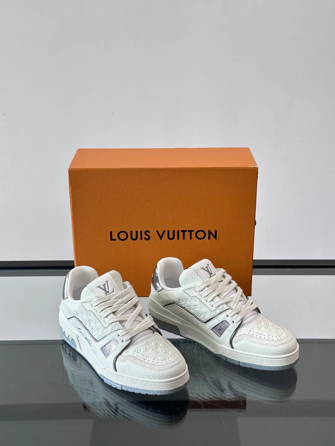 Men's Sneakers LOUIS VUITTON 17349422