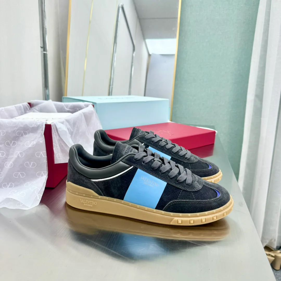 Women's Sneakers VALENTINO 17904310