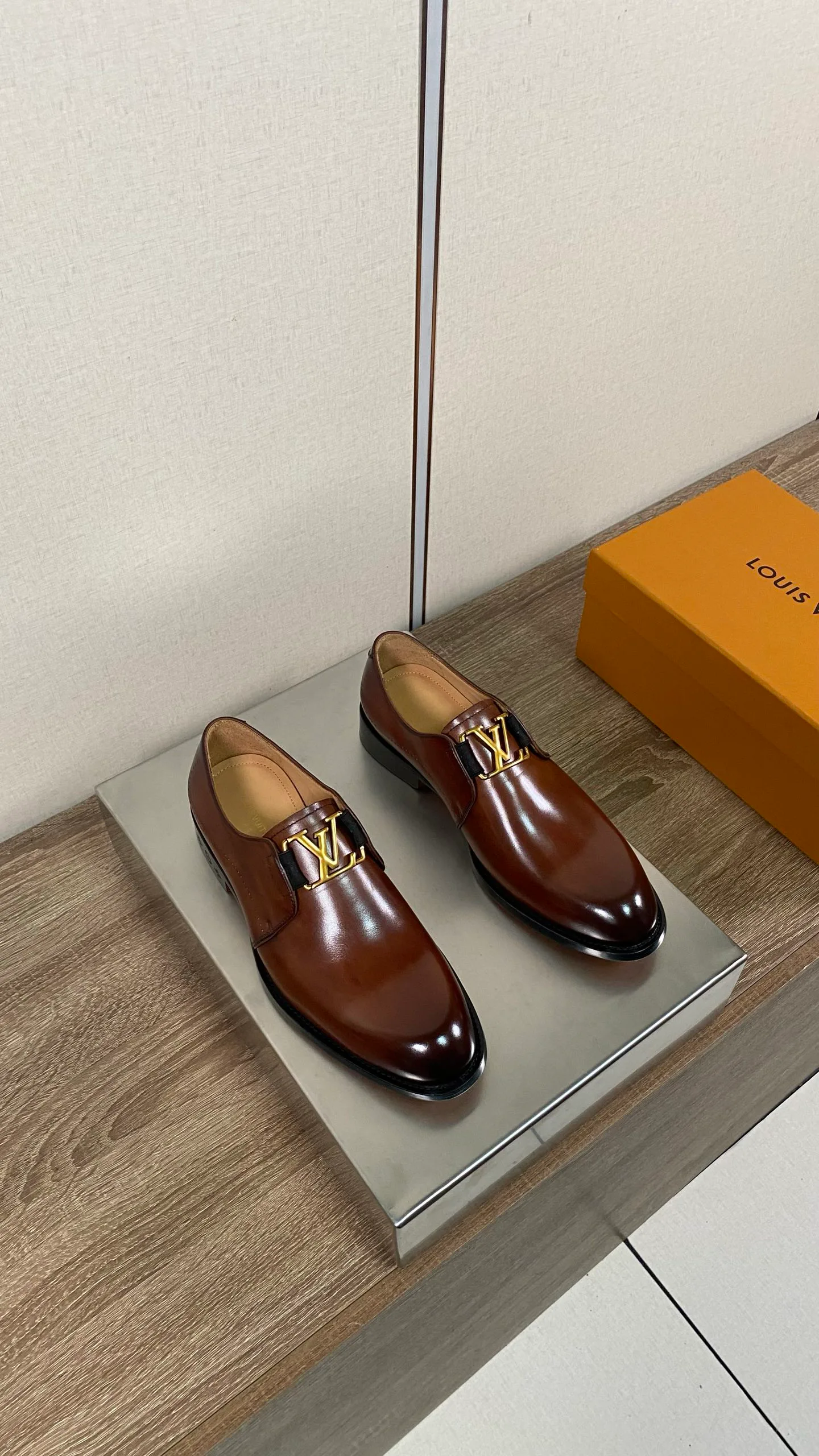 Men's Loafers And Dress Shoes LOUIS VUITTON 18078688