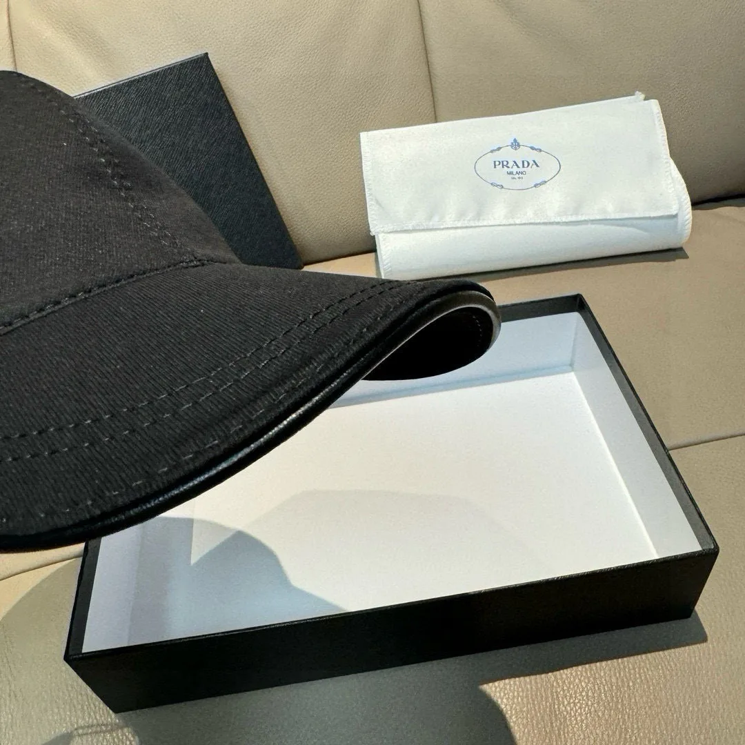 Hats PRADA 17515248