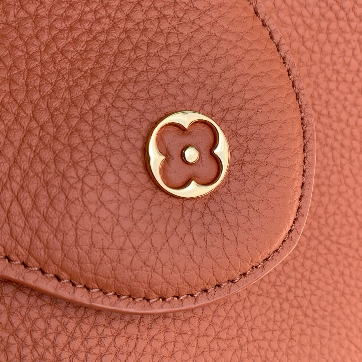 Women's Classic Handbags LOUIS VUITTON 18147580