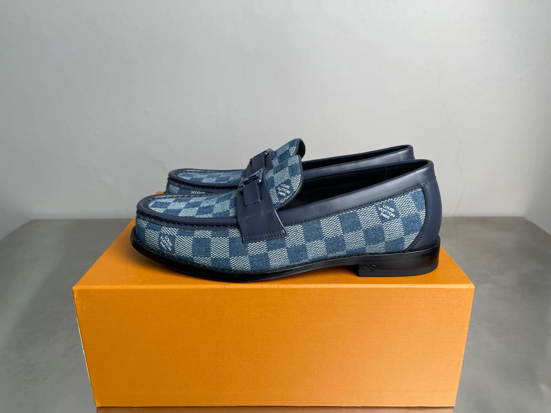Men's Loafers And Dress Shoes LOUIS VUITTON 18519397