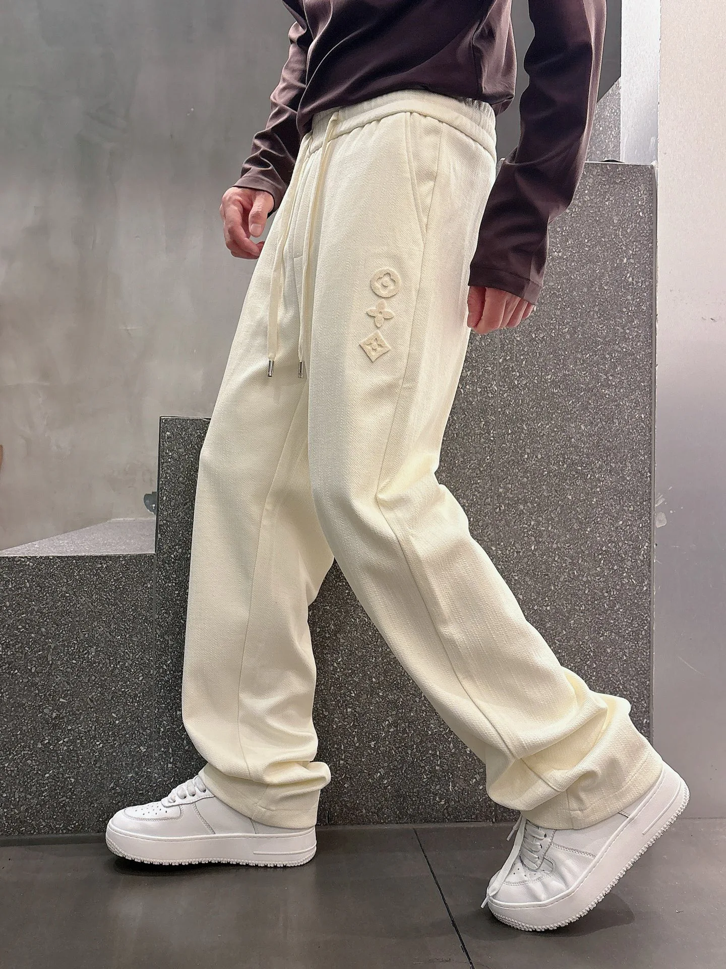 Men's Trousers LOUIS VUITTON 18178265