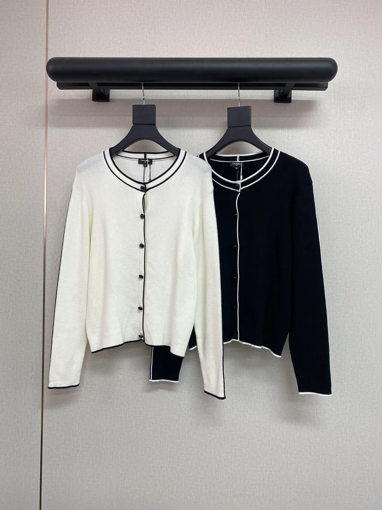 Women's Jumpers And Sweaters CHANEL 18232429