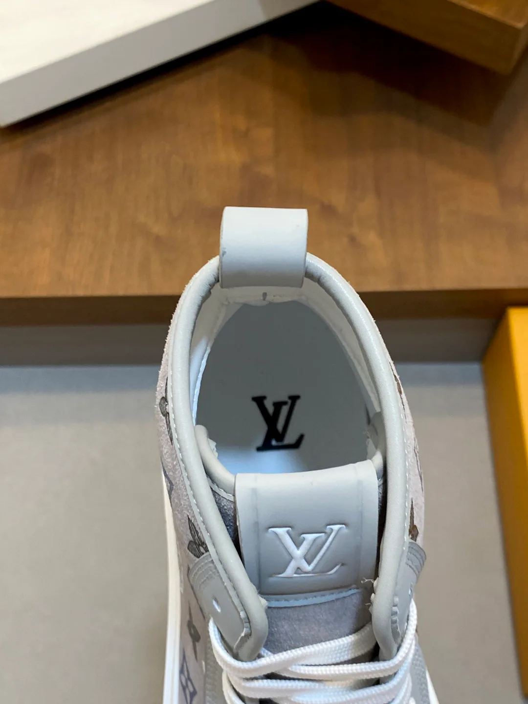 Кроссовки Мужские Louis Vuitton 18586527
