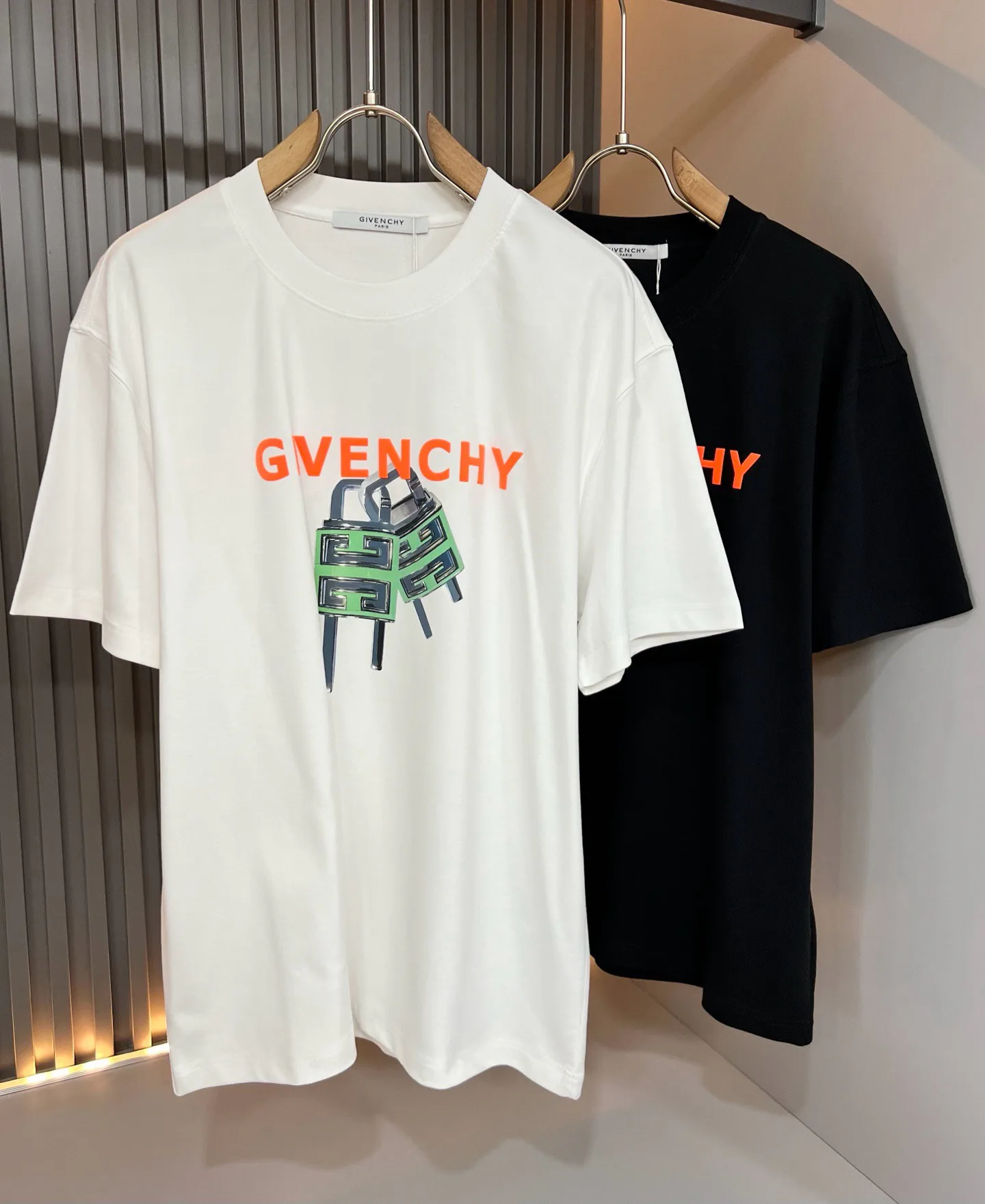 Men's T-Shirts GIVENCHY 18243902