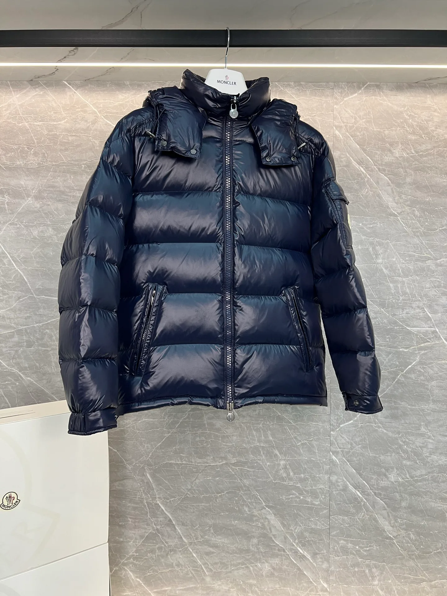 Men's Jackets And Down Jackets MONCLER 18111322
