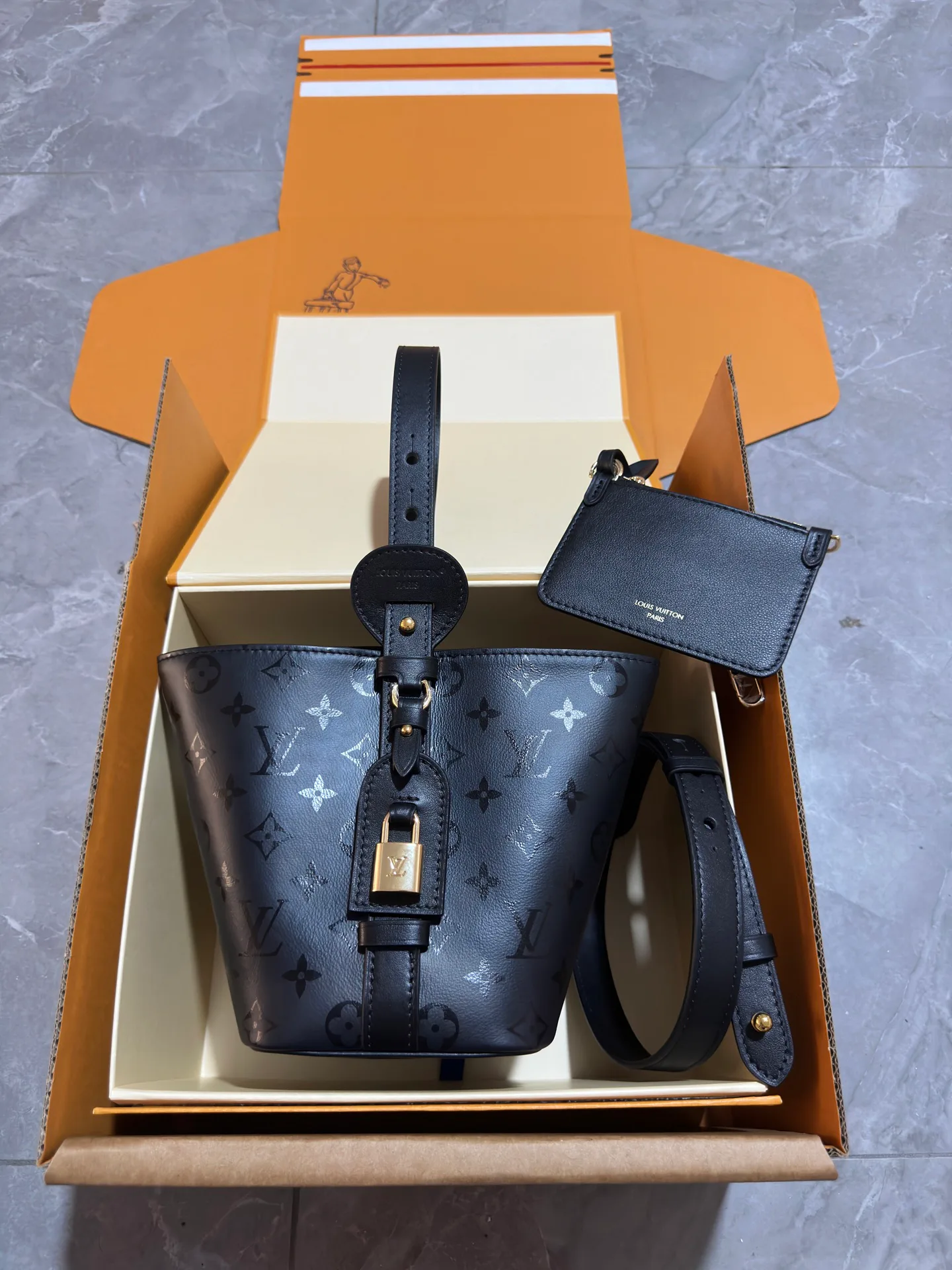 Women's Classic Handbags LOUIS VUITTON 18427424
