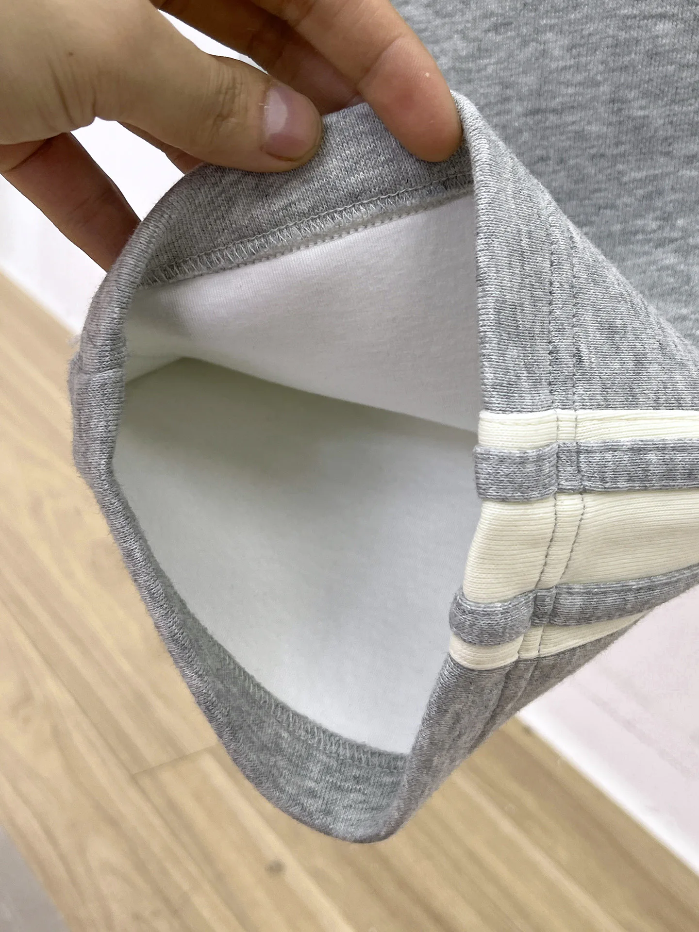 Men's Trousers MONCLER 18399416