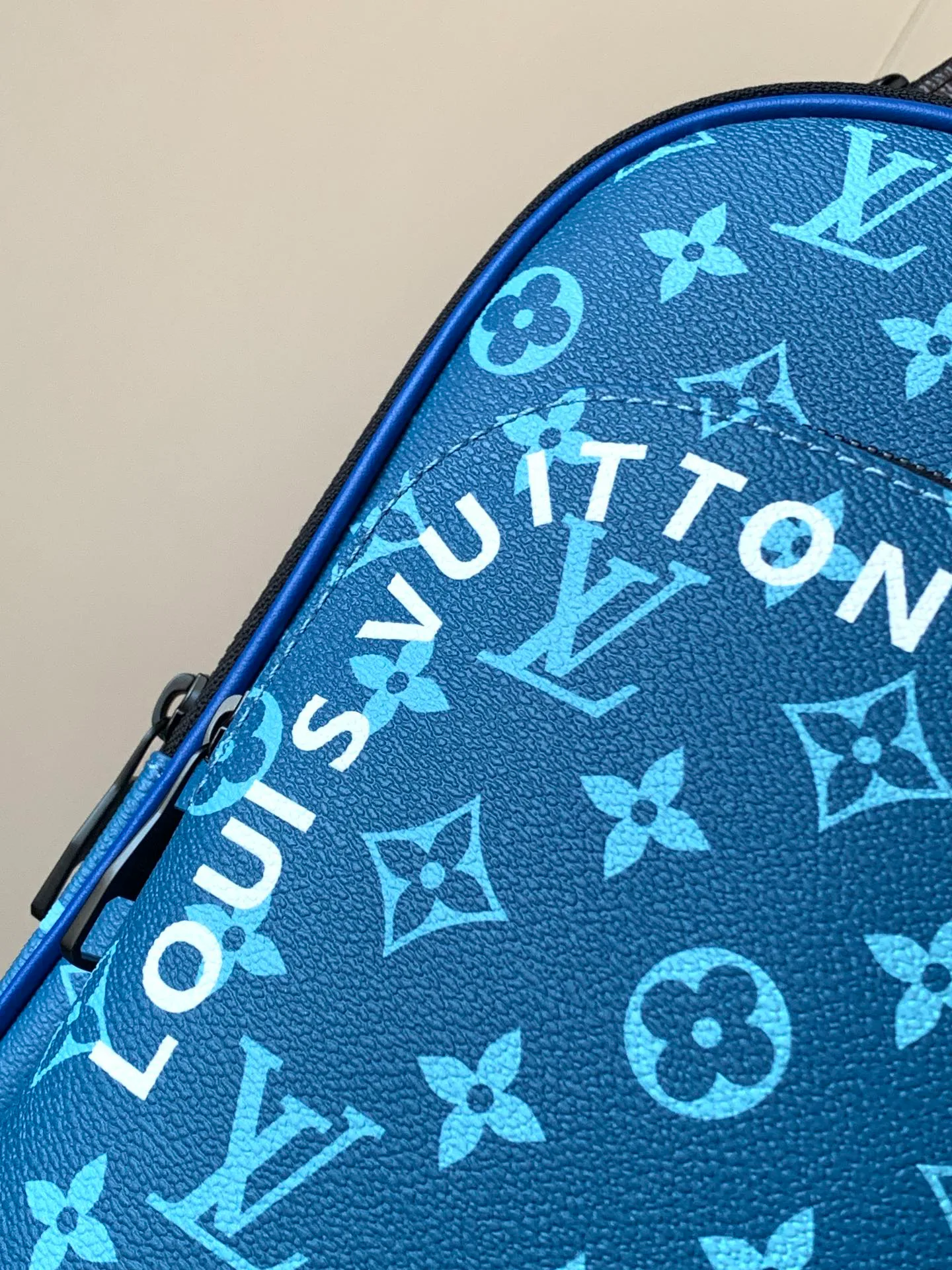 Women's Shoulder Bags LOUIS VUITTON 17948722