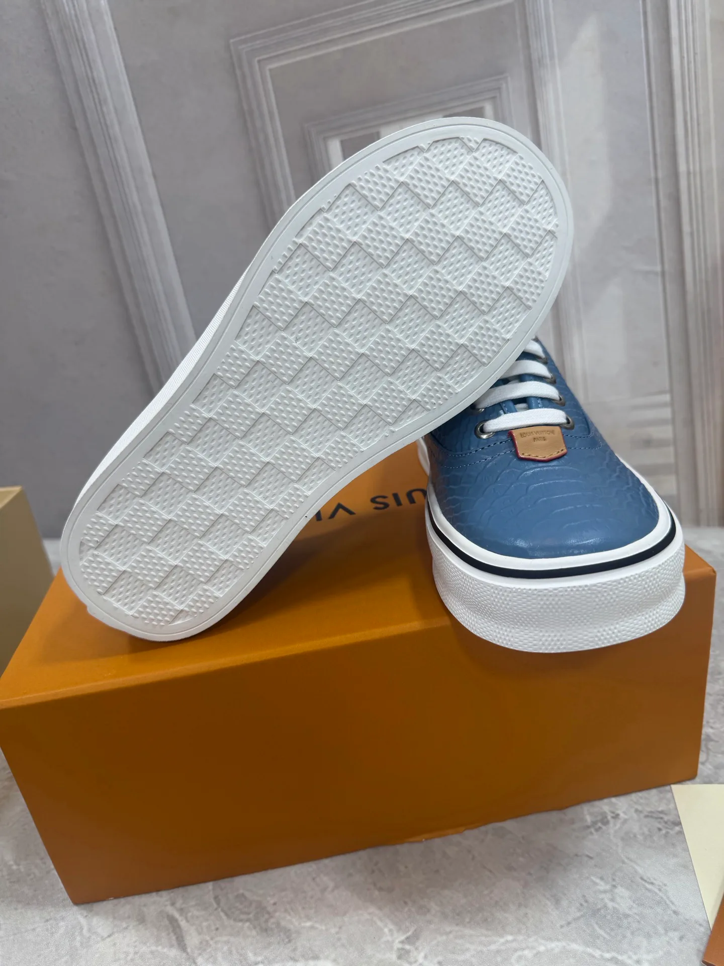 Men's Sneakers LOUIS VUITTON 18190058