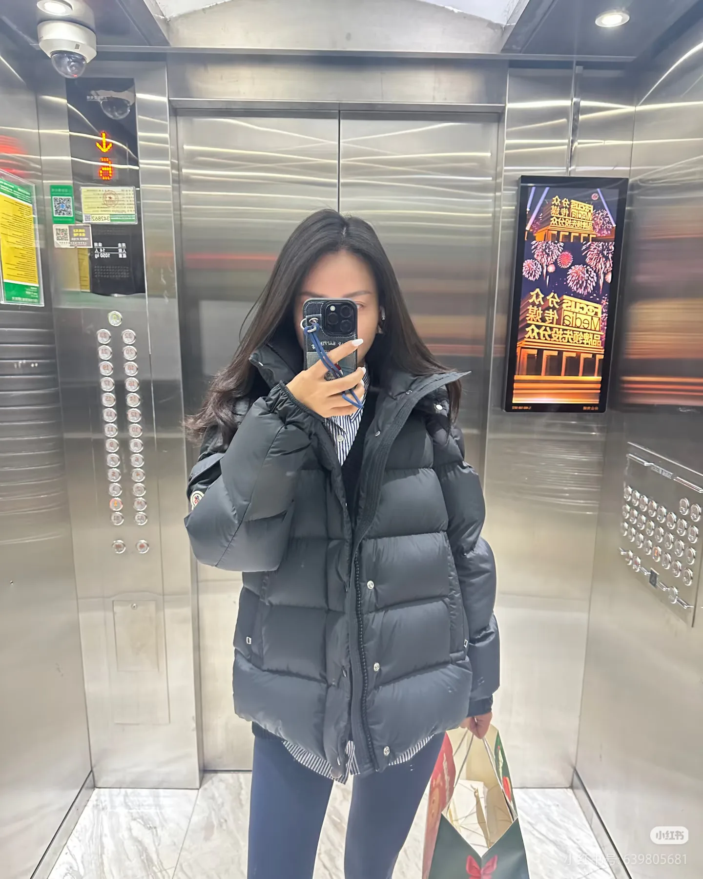 Women's Jackets And Down Jackets MONCLER 18044304